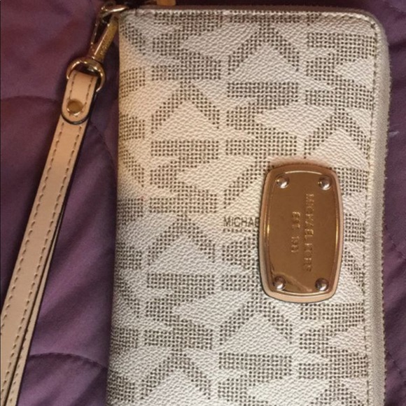 Mk wristlet - Picture 1 of 2